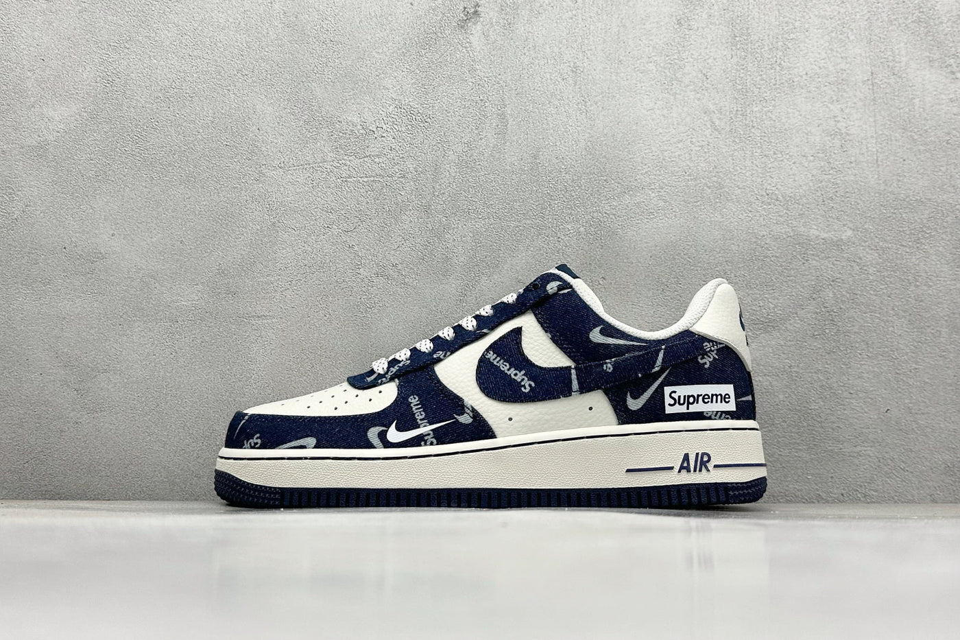 Nike Air Force 1 Supreme - Navy Blue/White