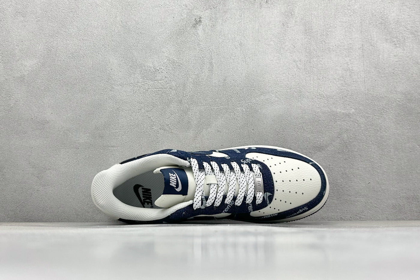 Nike Air Force 1 Supreme - Navy Blue/White