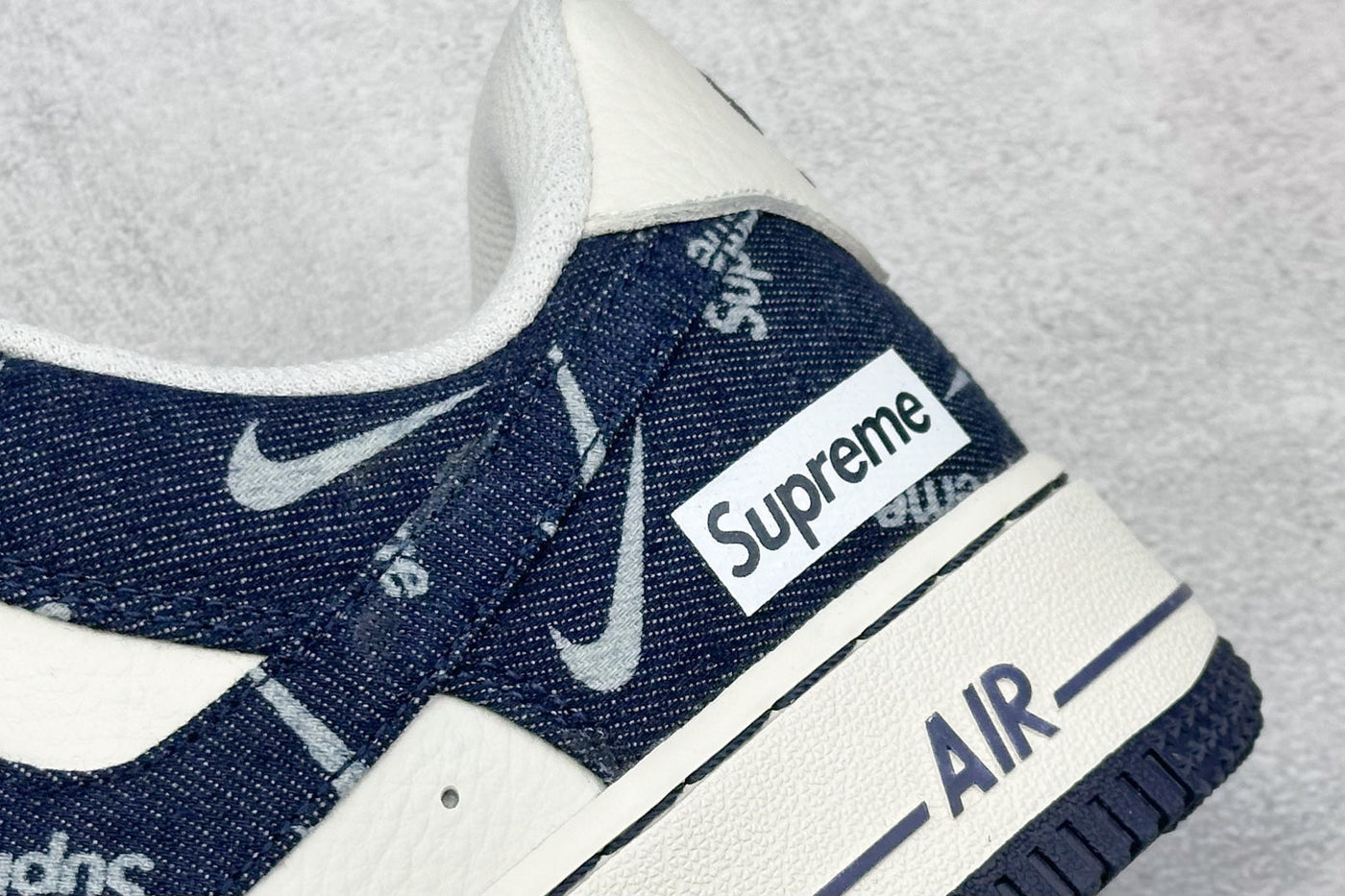Nike Air Force 1 Supreme - Navy Blue/White