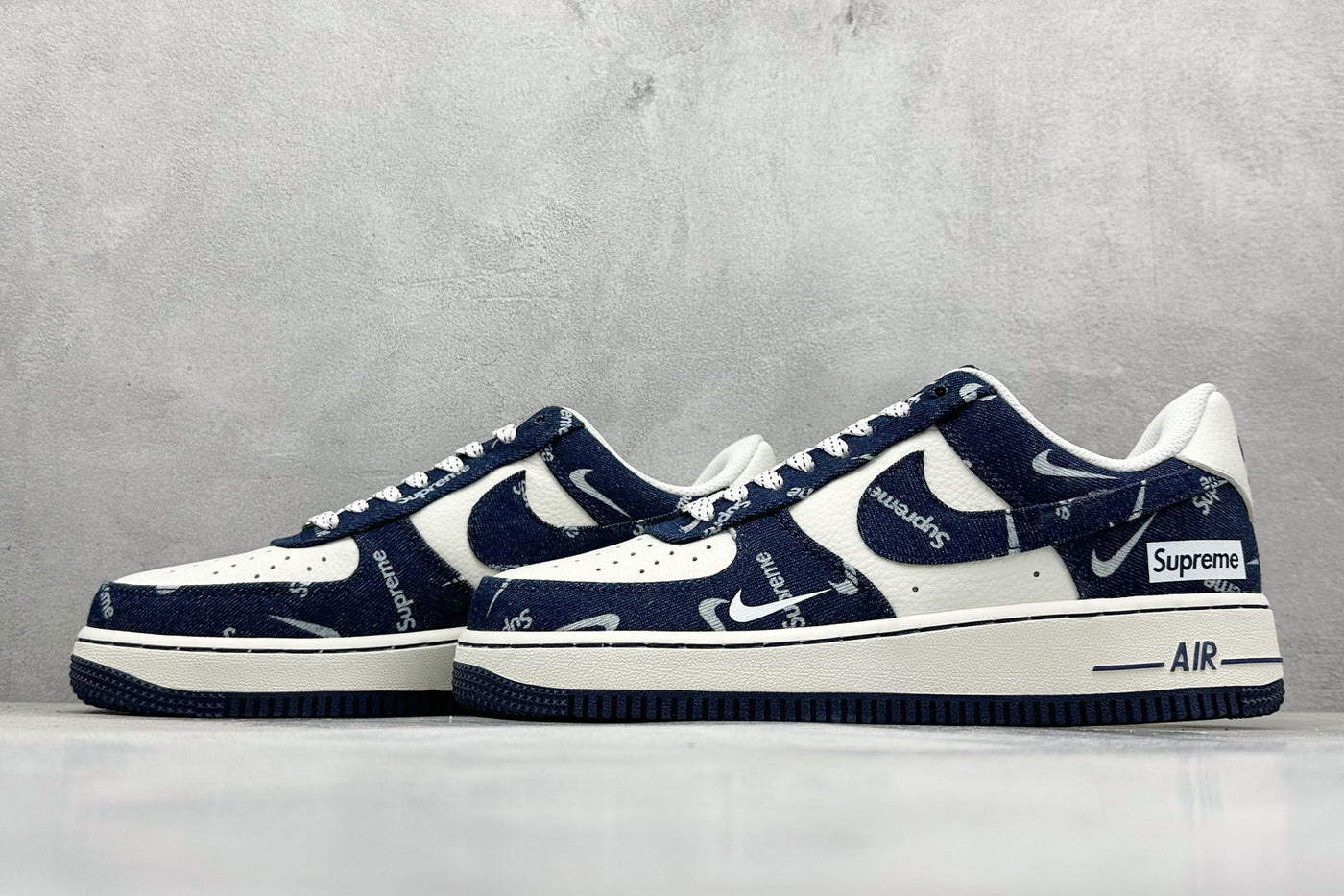 Nike Air Force 1 Supreme - Navy Blue/White