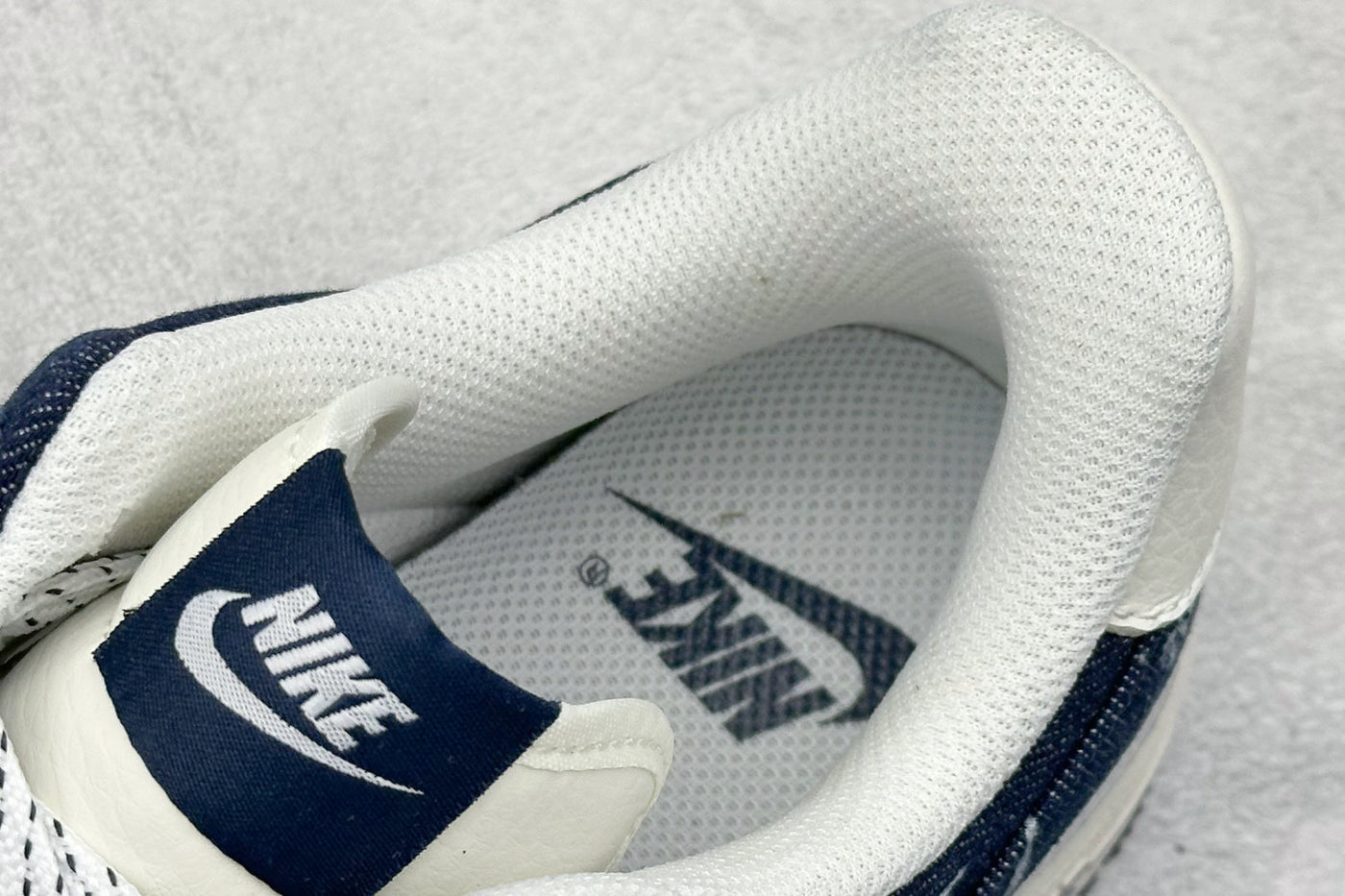 Nike Air Force 1 Supreme - Navy Blue/White
