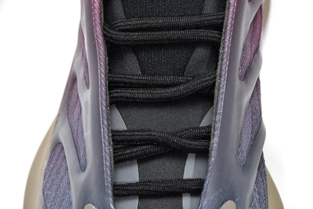 Adidas Yeezy 700 V3 Fade Carbon